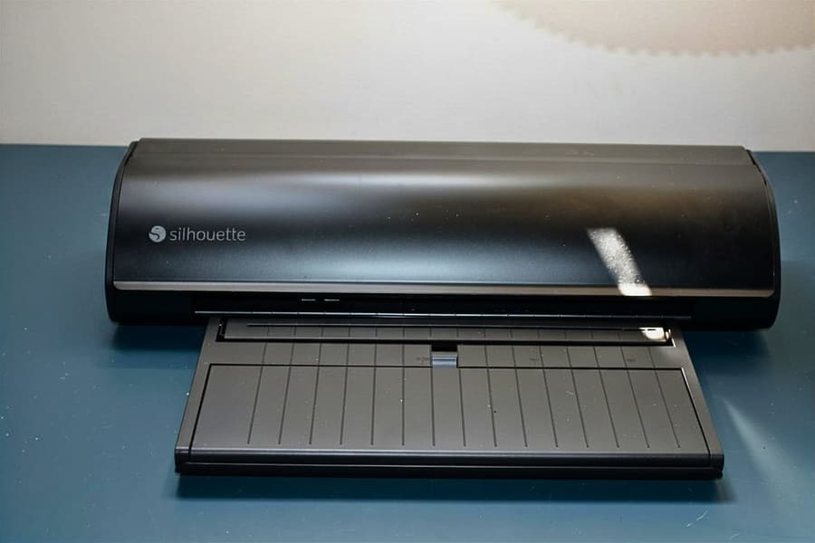 Onze snijplotter voor precisiesnedes op maat of contour